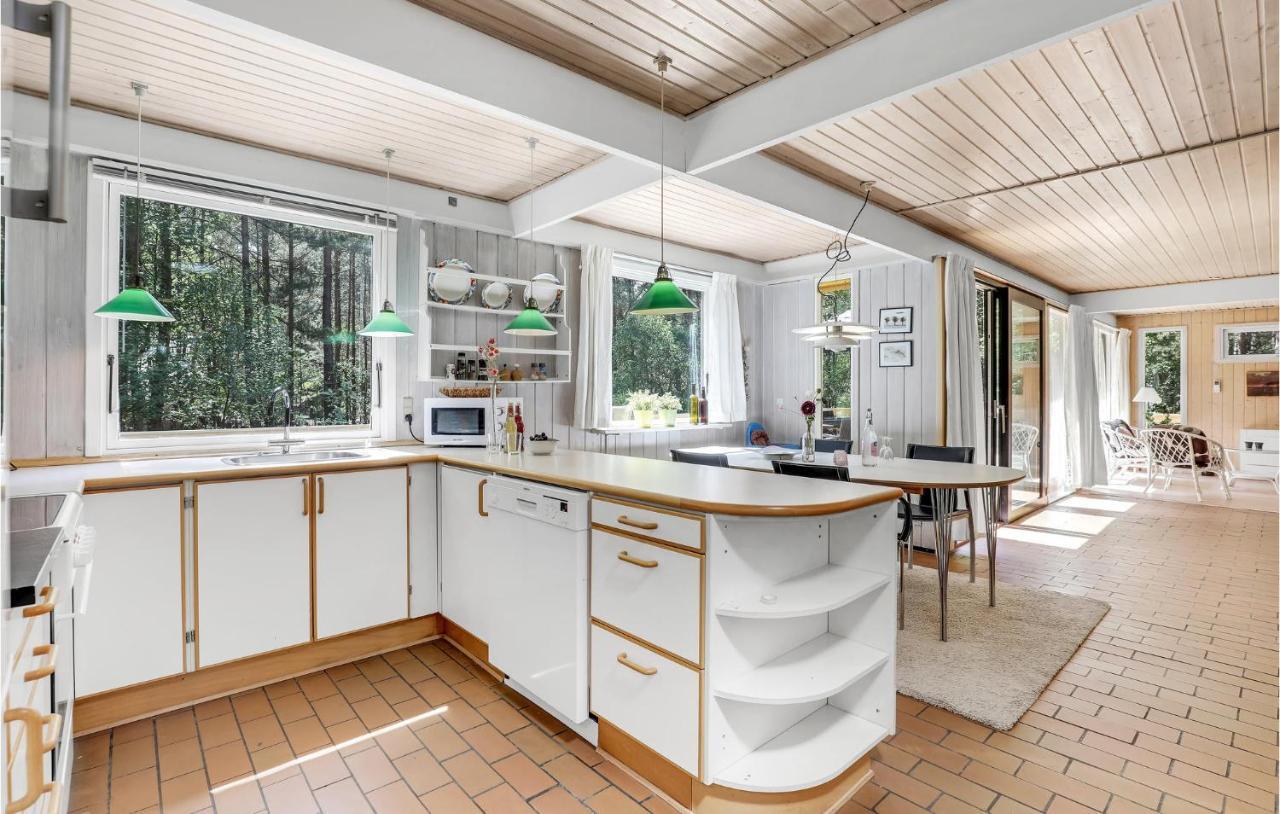 Lovely Home In Nexo With Kitchen Екстериор снимка